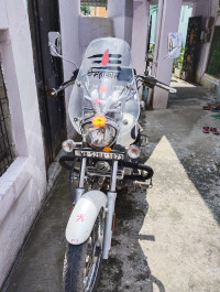 Moon White Bajaj Avenger Cruise 220 BS6