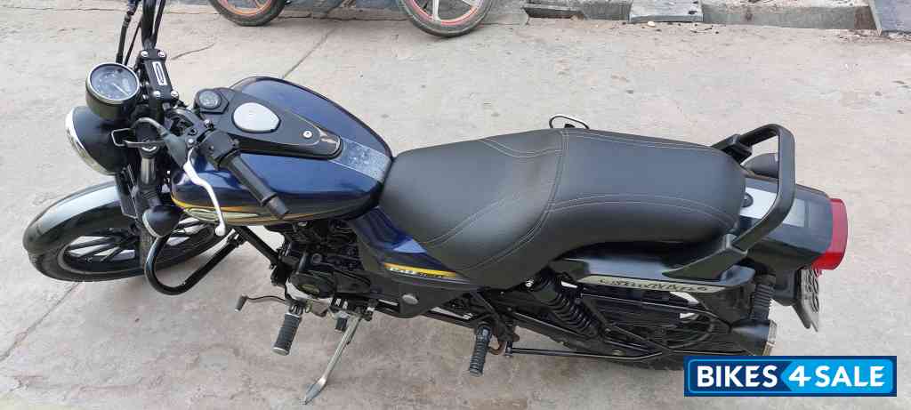 Blue Bajaj Avenger Street 150