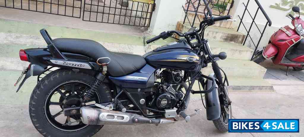 Blue Bajaj Avenger Street 150