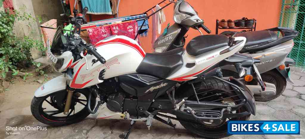 TVS Apache RTR 200 4V
