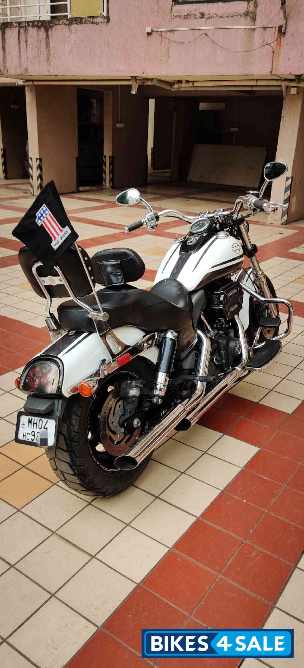White Black Harley Davidson Street Bob