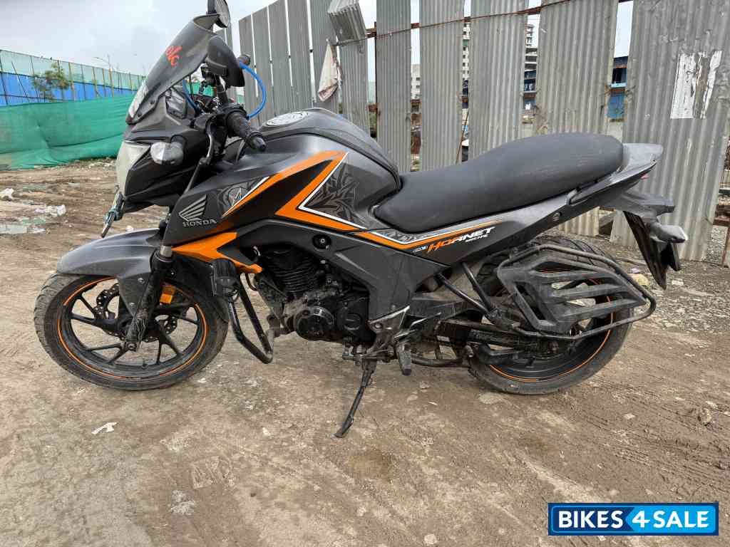 Orange Honda CB Hornet 160R