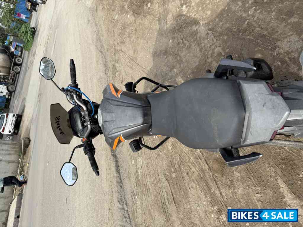 Orange Honda CB Hornet 160R