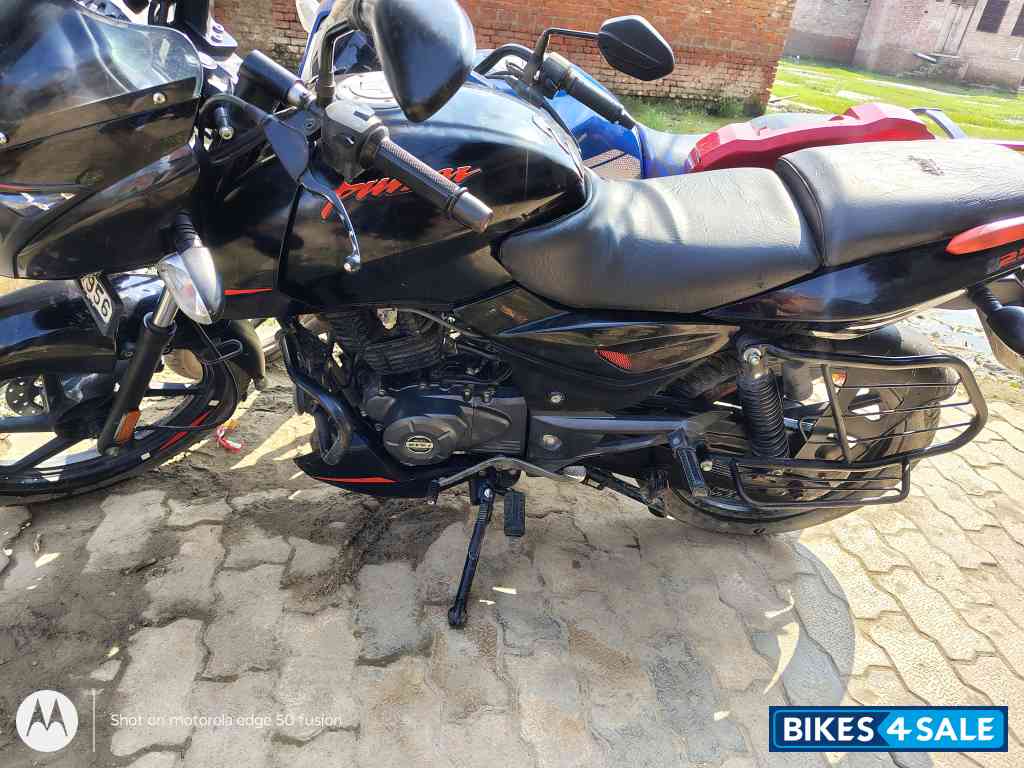 Bajaj Pulsar 125 Carbon Fibre Disc Split Seat