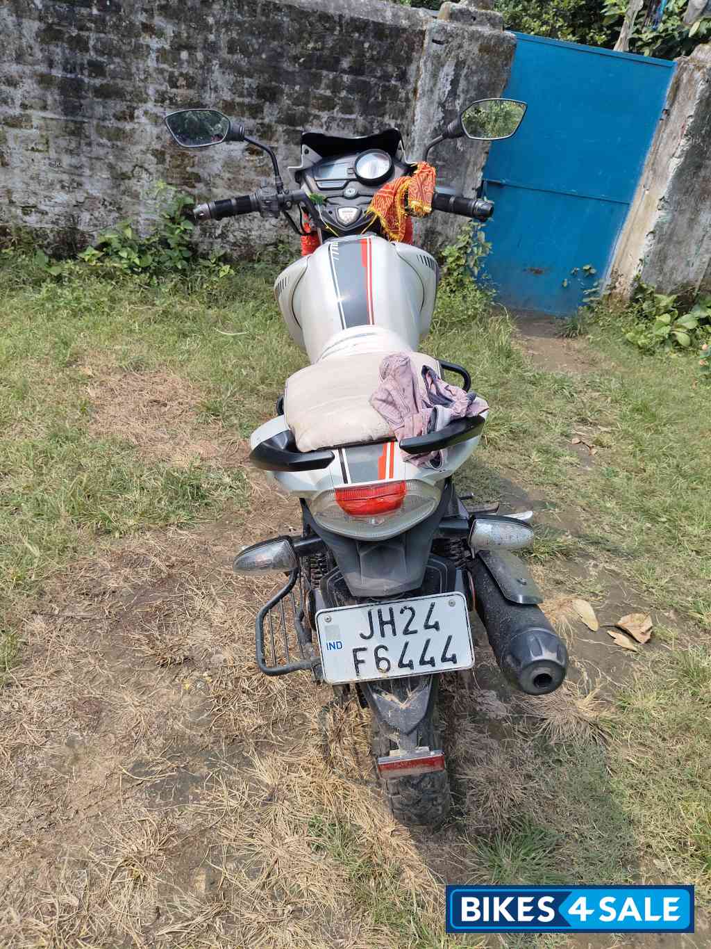 White TVS Apache RTR 160 BS VI White TVS Apache RTR 160 BS VI