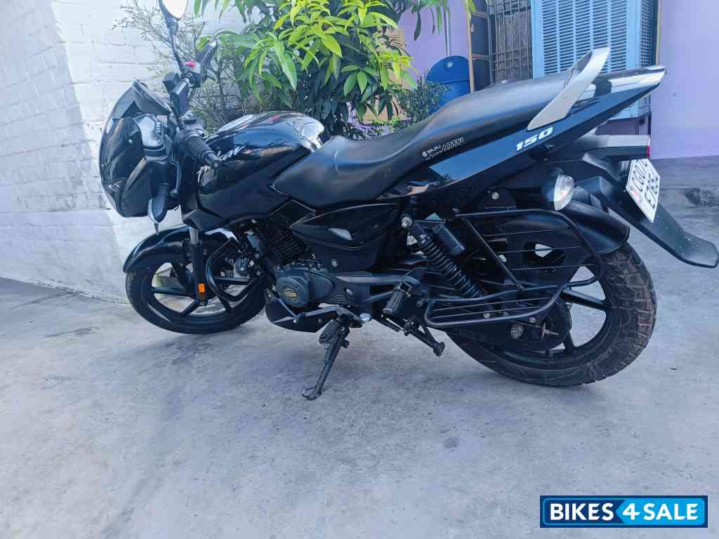 Bajaj Pulsar 150 BS6