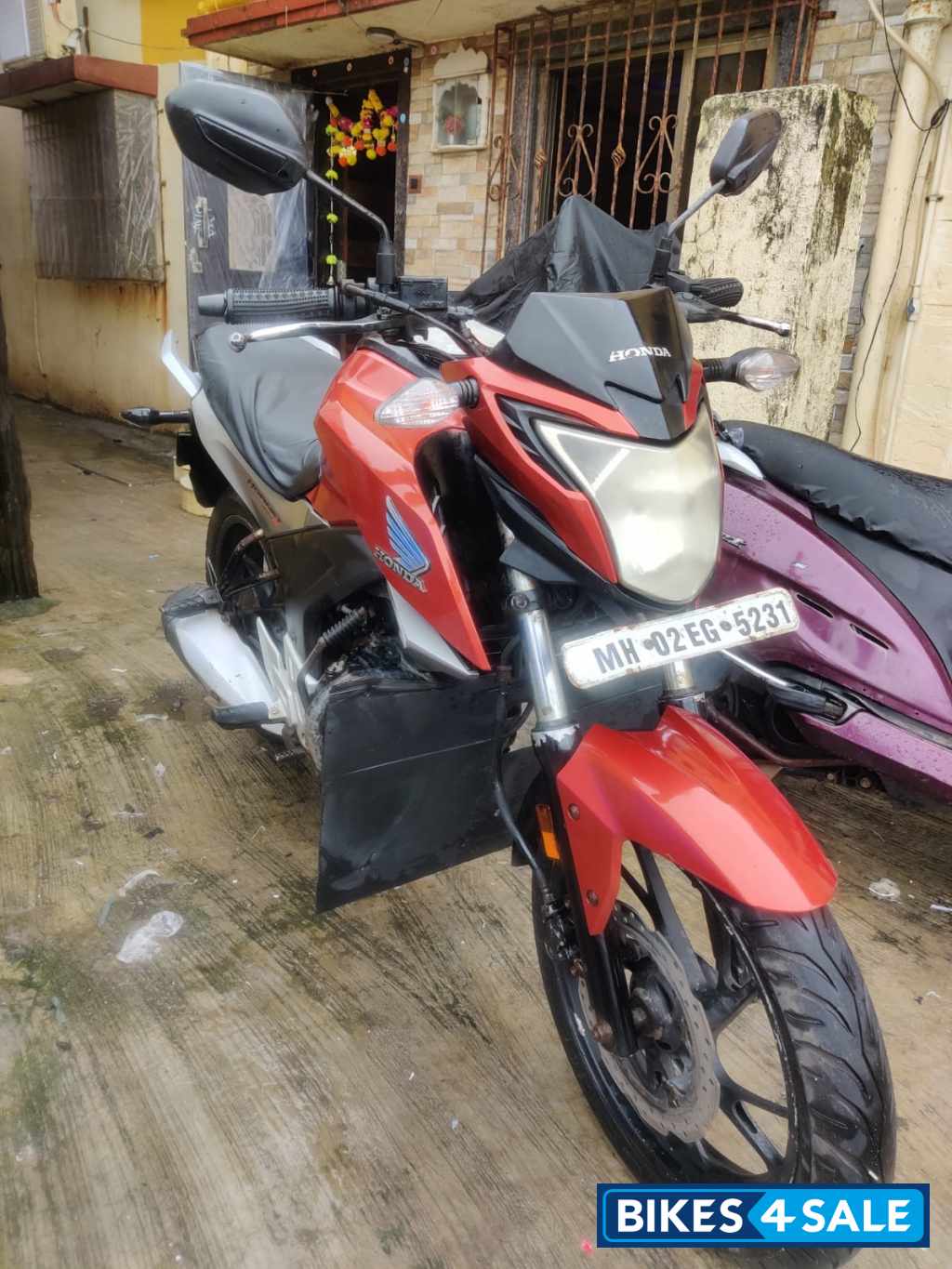 Orange Honda CB Hornet 160R