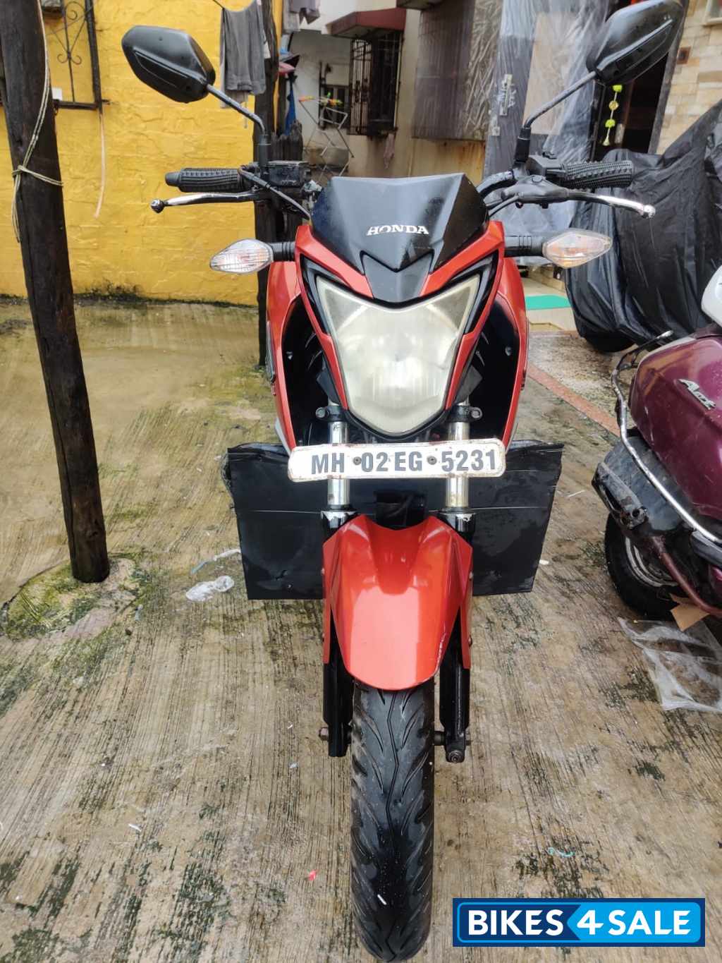 Orange Honda CB Hornet 160R