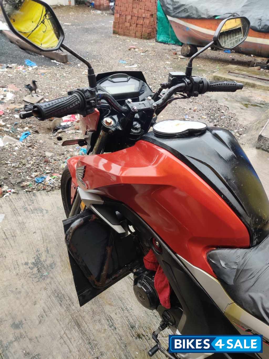 Orange Honda CB Hornet 160R