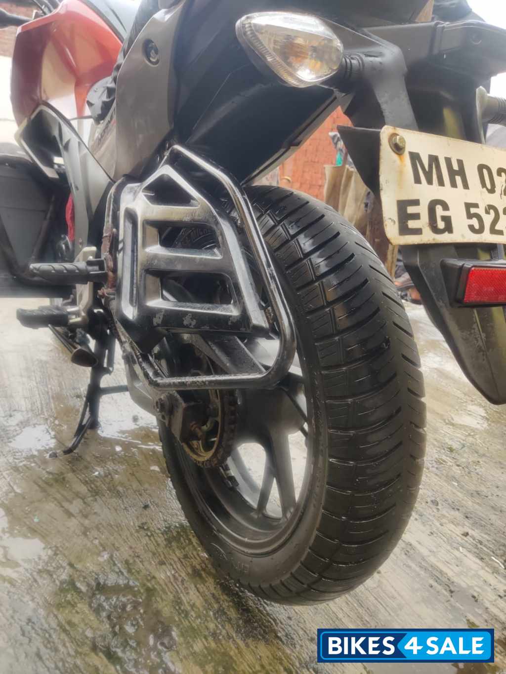 Orange Honda CB Hornet 160R