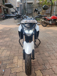 White Yamaha FZ25