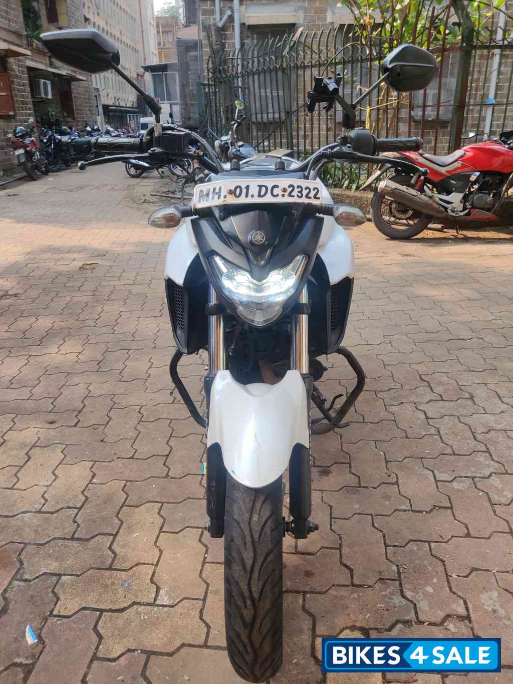 White Yamaha FZ25