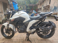 White Yamaha FZ25