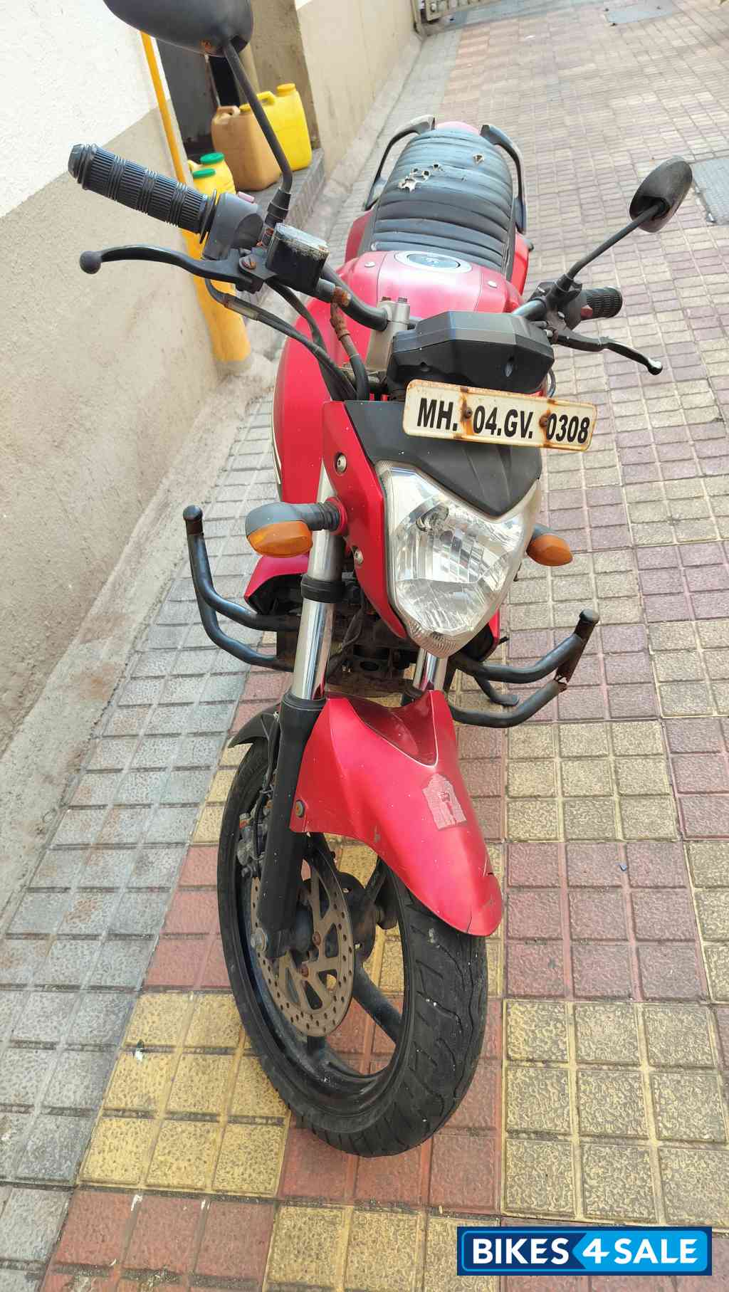 Red Yamaha FZ16