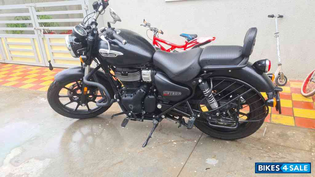 Matt Black Royal Enfield Meteor 350 Stellar