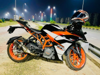 Black KTM RC 390