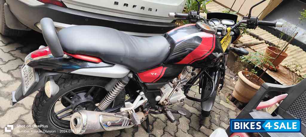 Bajaj V15