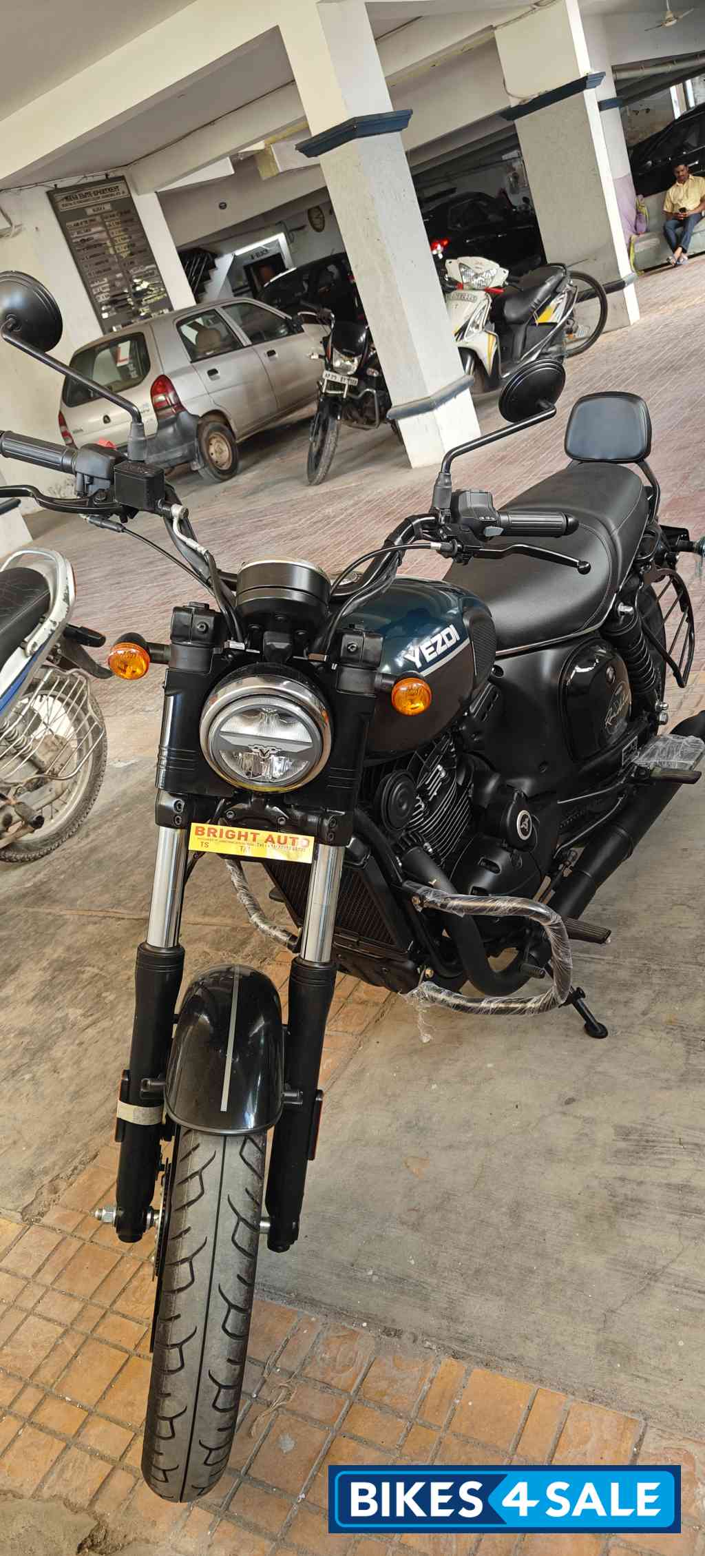 Yezdi Roadster Dual Tone