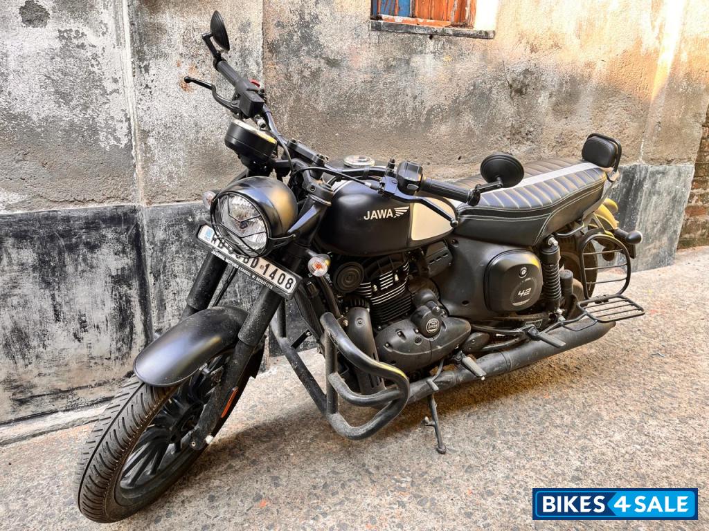 Jawa 42 Dual Channel ABS AllStar Black