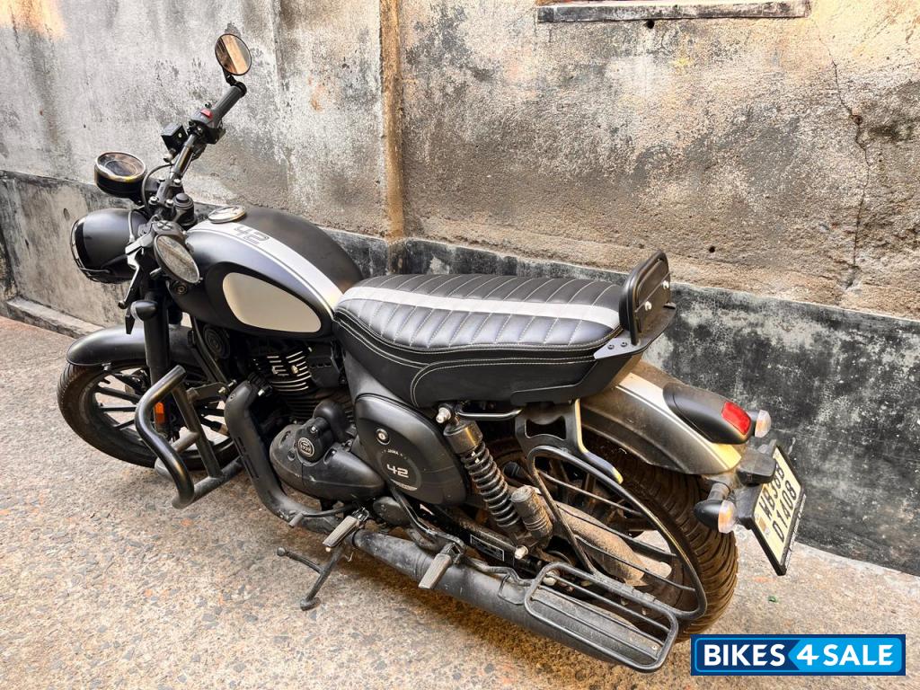 Jawa 42 Dual Channel ABS AllStar Black