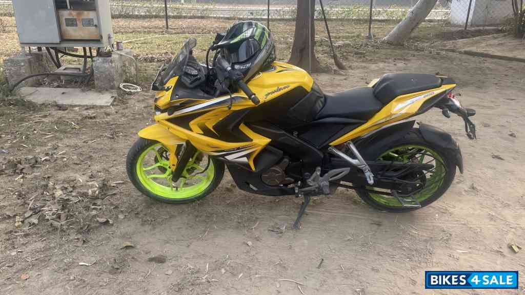 Yellow Bajaj Pulsar RS 200