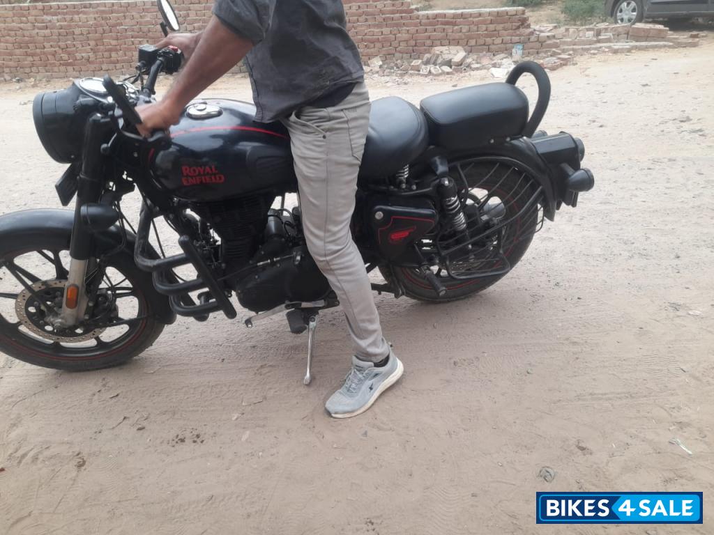 Royal Enfield Classic Stealth Black