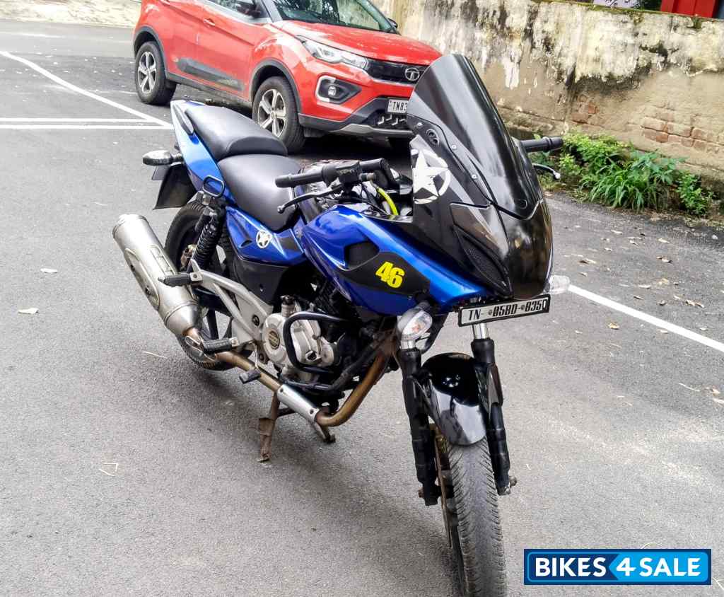 Bajaj Pulsar 220F