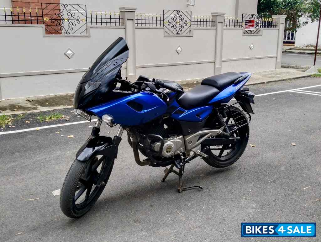 Bajaj Pulsar 220F