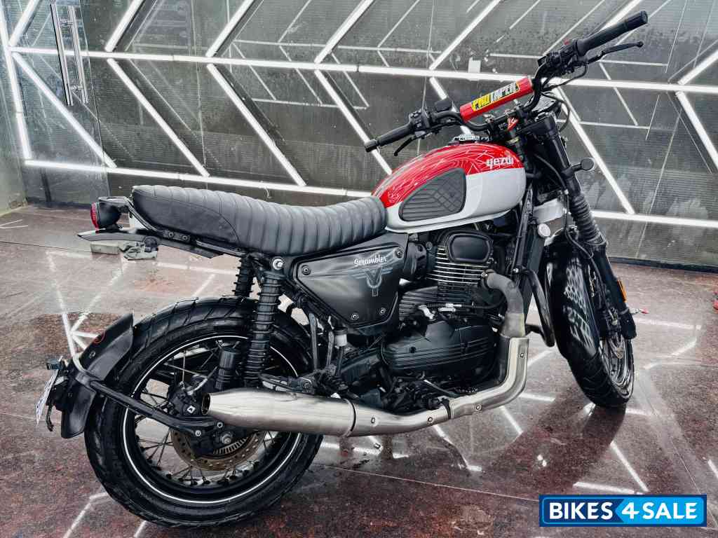Yezdi Scrambler Dual Tone Yezdi Scrambler Dual Tone