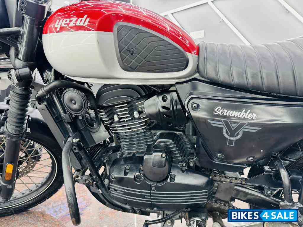 Yezdi Scrambler Dual Tone Yezdi Scrambler Dual Tone