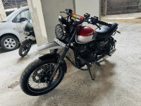 Yezdi Scrambler Dual Tone