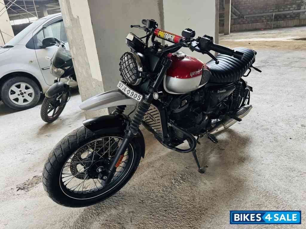 Yezdi Scrambler Dual Tone Yezdi Scrambler Dual Tone