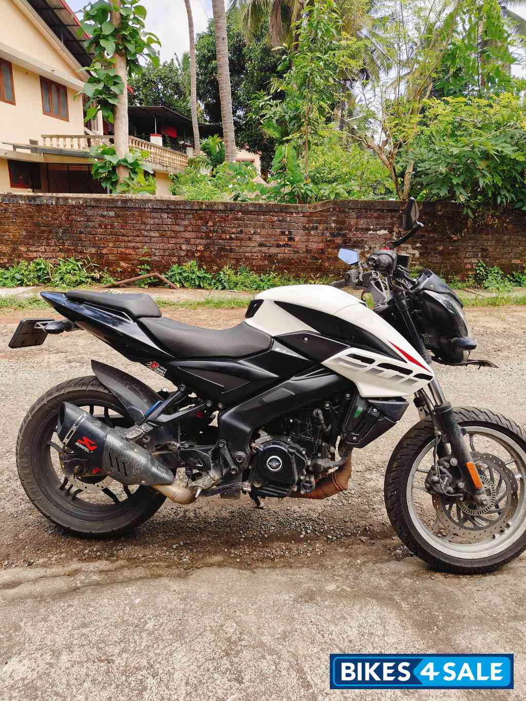 Bajaj Pulsar 200 NS