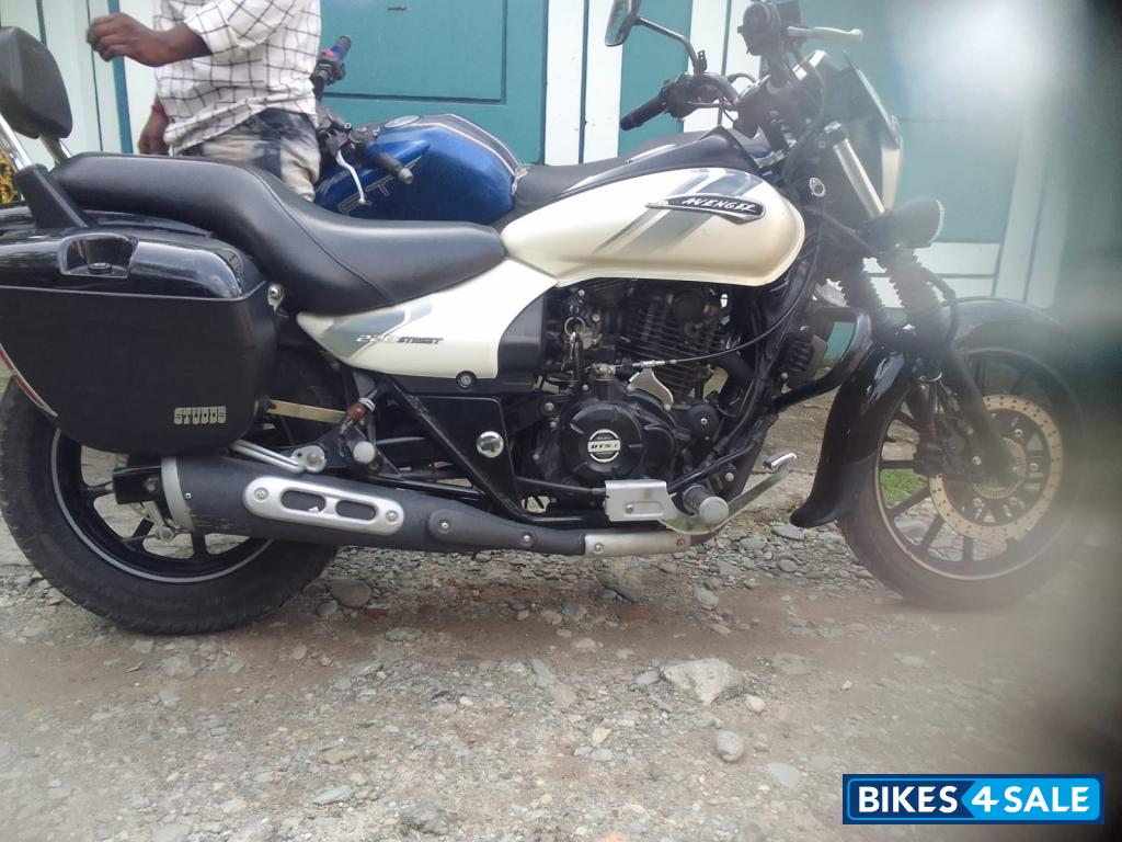Bajaj Avenger Street 220