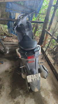 White Aprilia SR 150