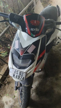 White Aprilia SR 150