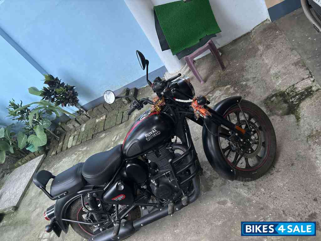 Royal Enfield Classic Stealth Black