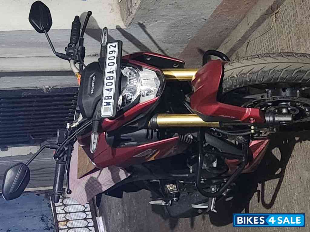Red Honda Hornet 2.0