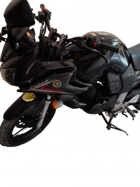 Midnight Black Yamaha Fazer