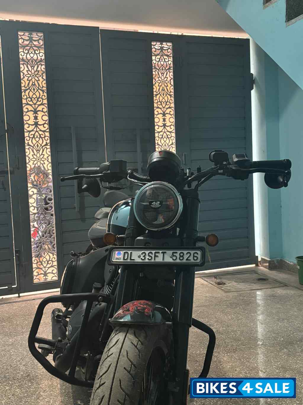 Jawa 42 Bobber Black Mirror