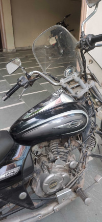 Black Bajaj Avenger Cruise 220