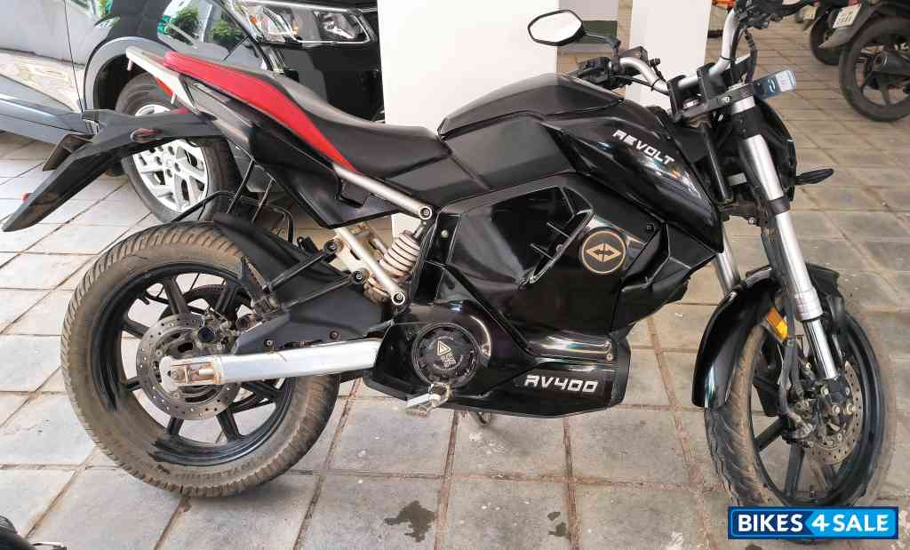 Black Revolt RV 400