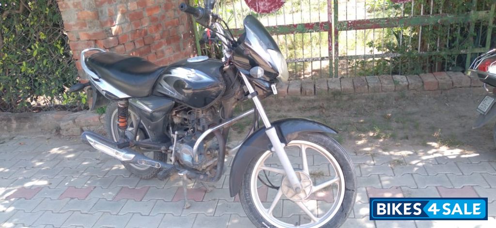 Black Bajaj Platina 100