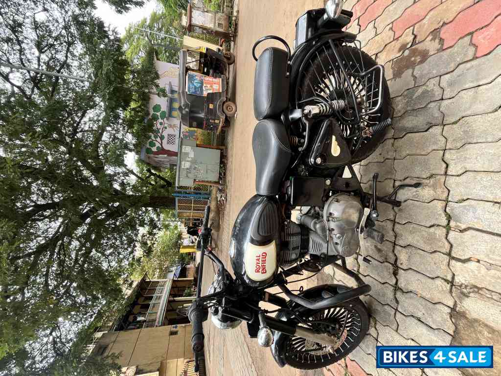 Black Royal Enfield Classic 350