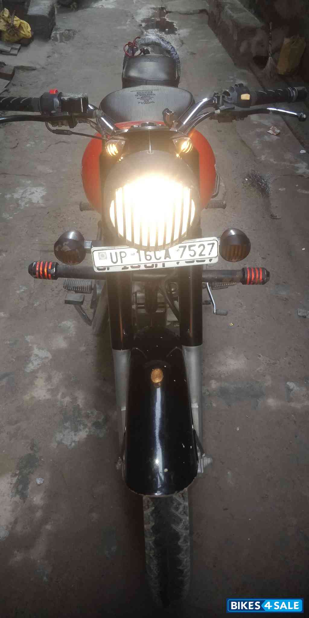 Redditch Red Royal Enfield Classic 350 Redditch Red Redditch Red Royal Enfield Classic 350 Redditch Red