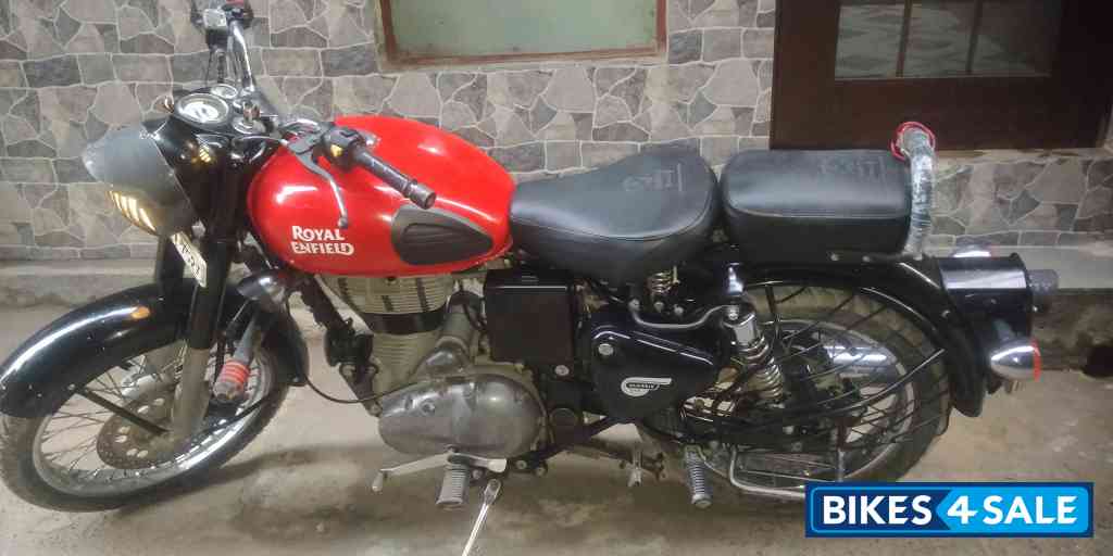 Redditch Red Royal Enfield Classic 350 Redditch Red Redditch Red Royal Enfield Classic 350 Redditch Red