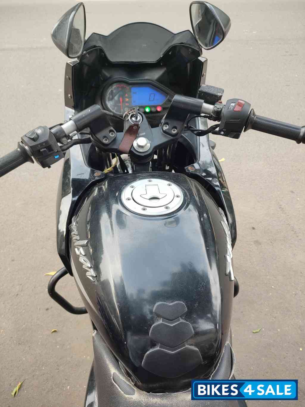 Bajaj Pulsar 220 DTSFi Bajaj Pulsar 220 DTSFi