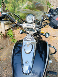 Black Bajaj Avenger Cruise 220