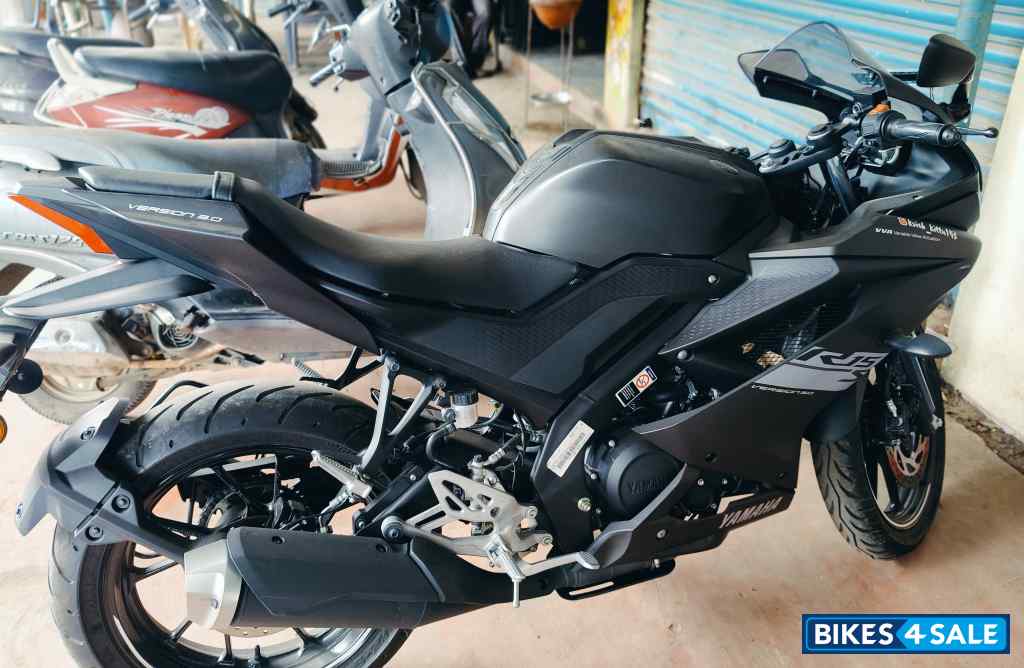 Maty Black Yamaha YZF R15 S