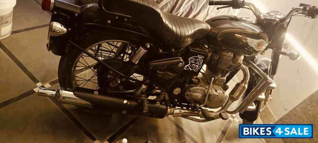 Black Royal Enfield Bullet Standard 350